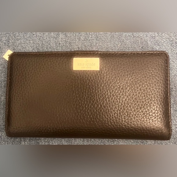 kate spade Handbags - Kate Spade Black Wallet priced right. Darcy bi-fold. Pre-loved.